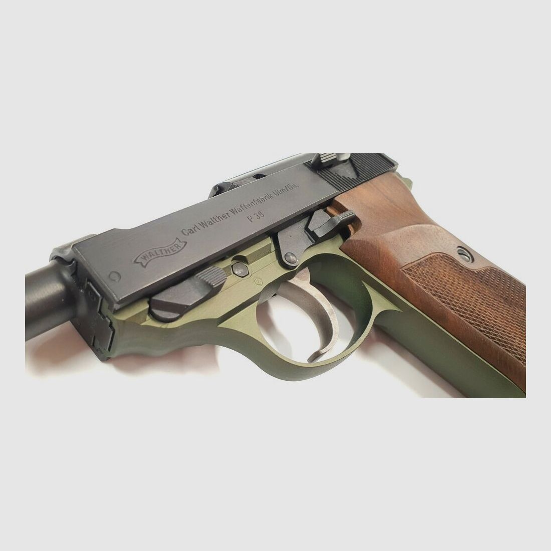 Walther / Schwaben Arms GmbH Special Edition Pistool Walther P38 in Klavertje Groen