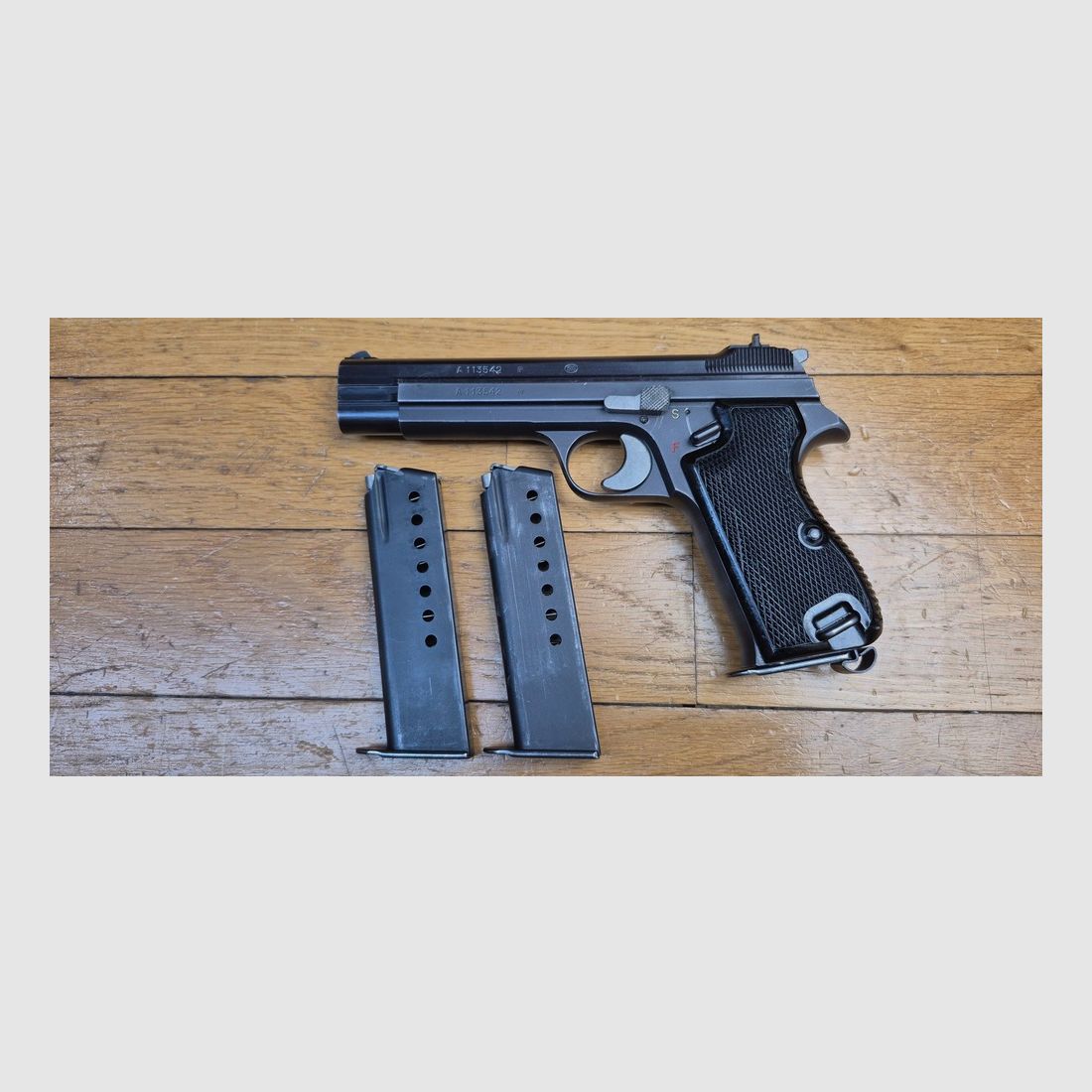 Très beau pistolet SIG P210-2 – Mythe du 9 para – Arme militaire du 4° contrat – Vers 1955/56 – Très beau bronzage – Fonctionnement et canon de rêve – 2 chargeurs supplémentaires et étui (la totale!) fournis en sus – État TBE++/TBE+++ !, image 2 sur 28