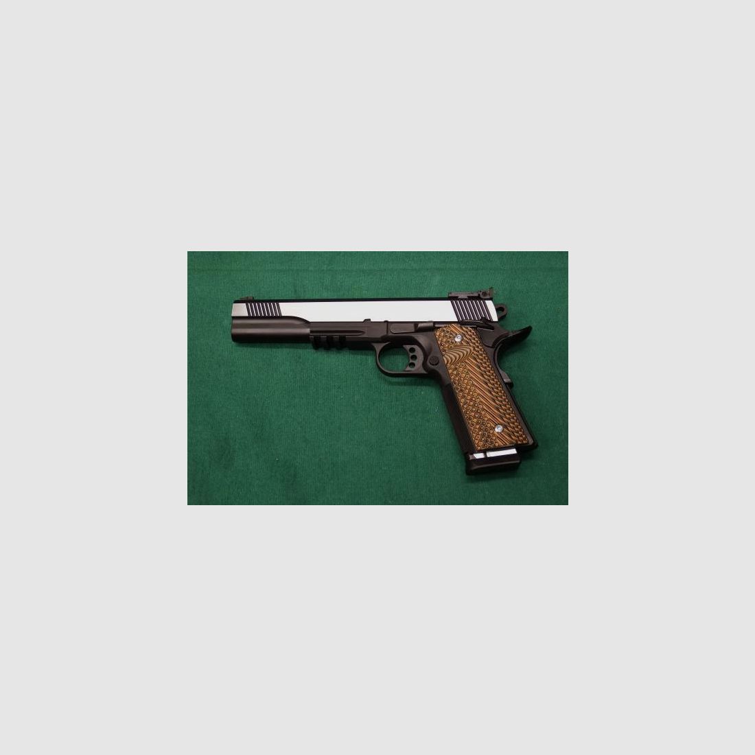 CLUB 30 pistol model 1911 6.0 9mm Luger with Picatinny rail