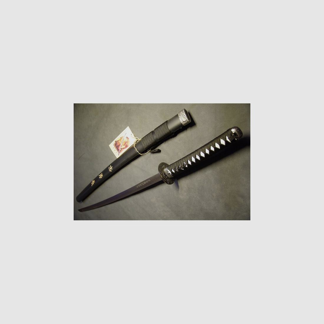Last Samurai Katana mit Symbolen auf Klinge und Holzscheide