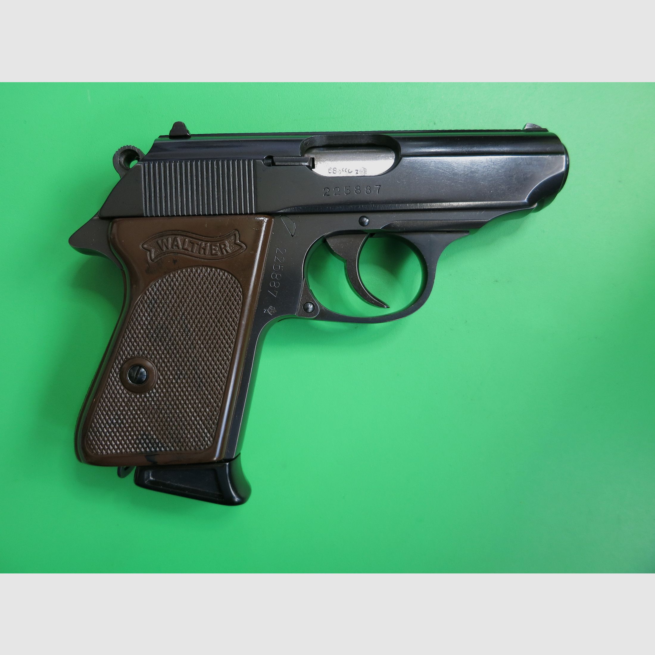 Pistola semiautomatica, Walther PPK, cal. 7,65 mm Browning, impugnature marroni       #81
