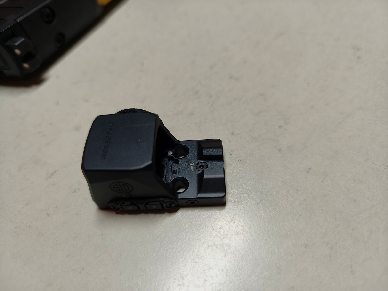 Sig Sauer P320 Spectre COMP pistool met rode stip Romeo