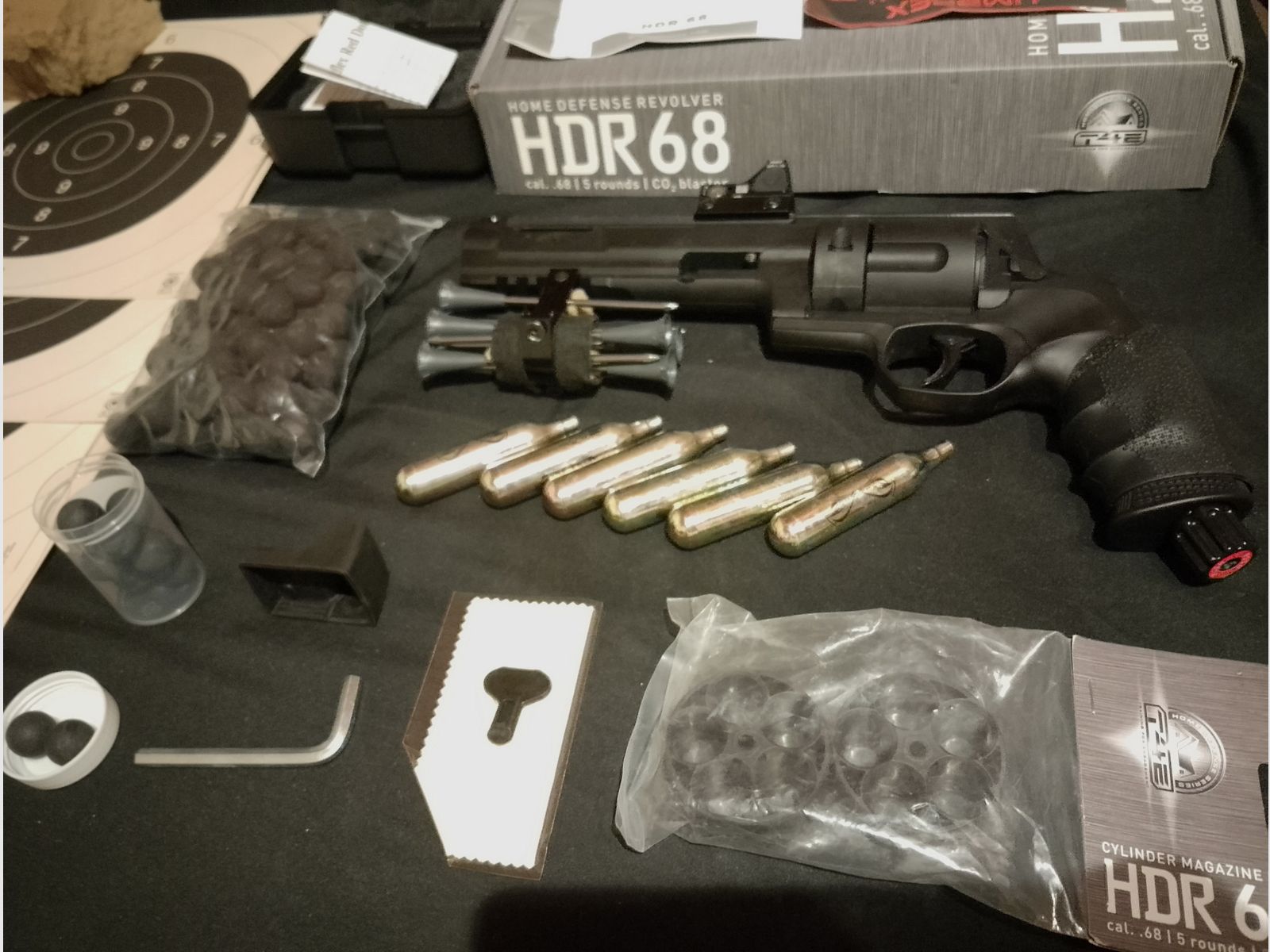 Neuwertiger HDR68 Markierer Gen1 T4E Cal .68 Nägel keine Pfeile Geschosshalter Nagelgeschosse Set Red DOT Visier 2 extra Magazin Trommel Rubberballs Zielscheiben CO2 Kapseln 