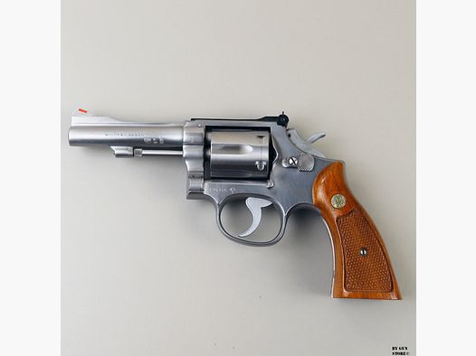 REVOLVER SMITH & WESSON MOD. 67-1 CAL. 38 SP. SERIAL NO. 33K8943
