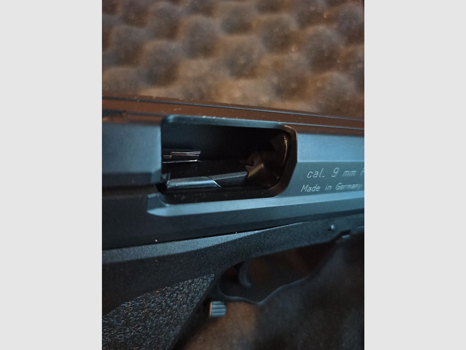 RG 96   BLK   9mm   P.A.K.   9R   PTB 699   (pistola a salve)