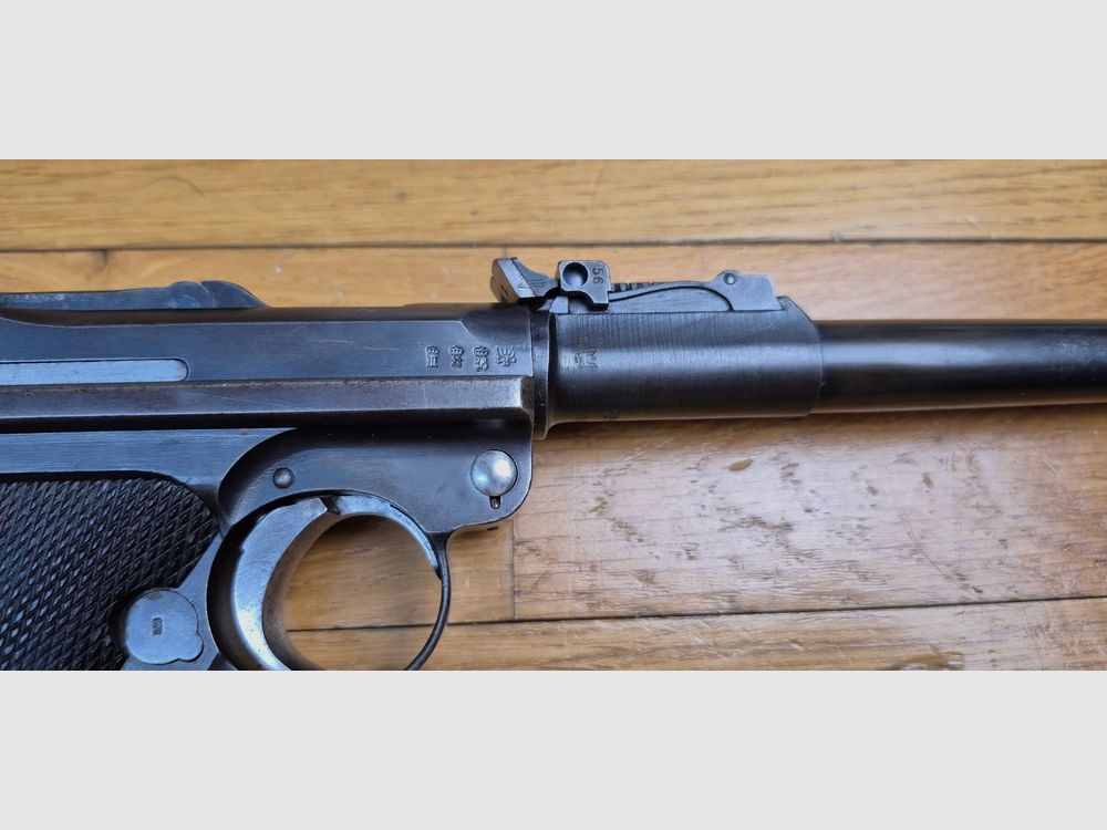 Muy bonito Luger de artillería P08 – Cañón de 8 pulgadas (¡20 cm!) – Arma rara de 1914 de la fábrica de Erfurt (¡solo 25,000 ejemplares!) – Totalmente monomatriculado (excepto el cargador que es de época) – Cal. 9×19 – Alza y punto de mira ajustables del primer tipo – Estado estético premium – Buena cañón – Acabado original al 95% – Muy buena mecánica – TBE, imagen 28 de 30