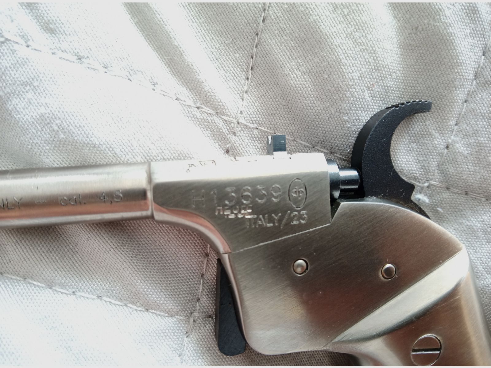 Pistolet à percussion Pedersoli Derringer Remington Rider à blanc calibre 4,5 mm avec boîte en bois (neuf encore)