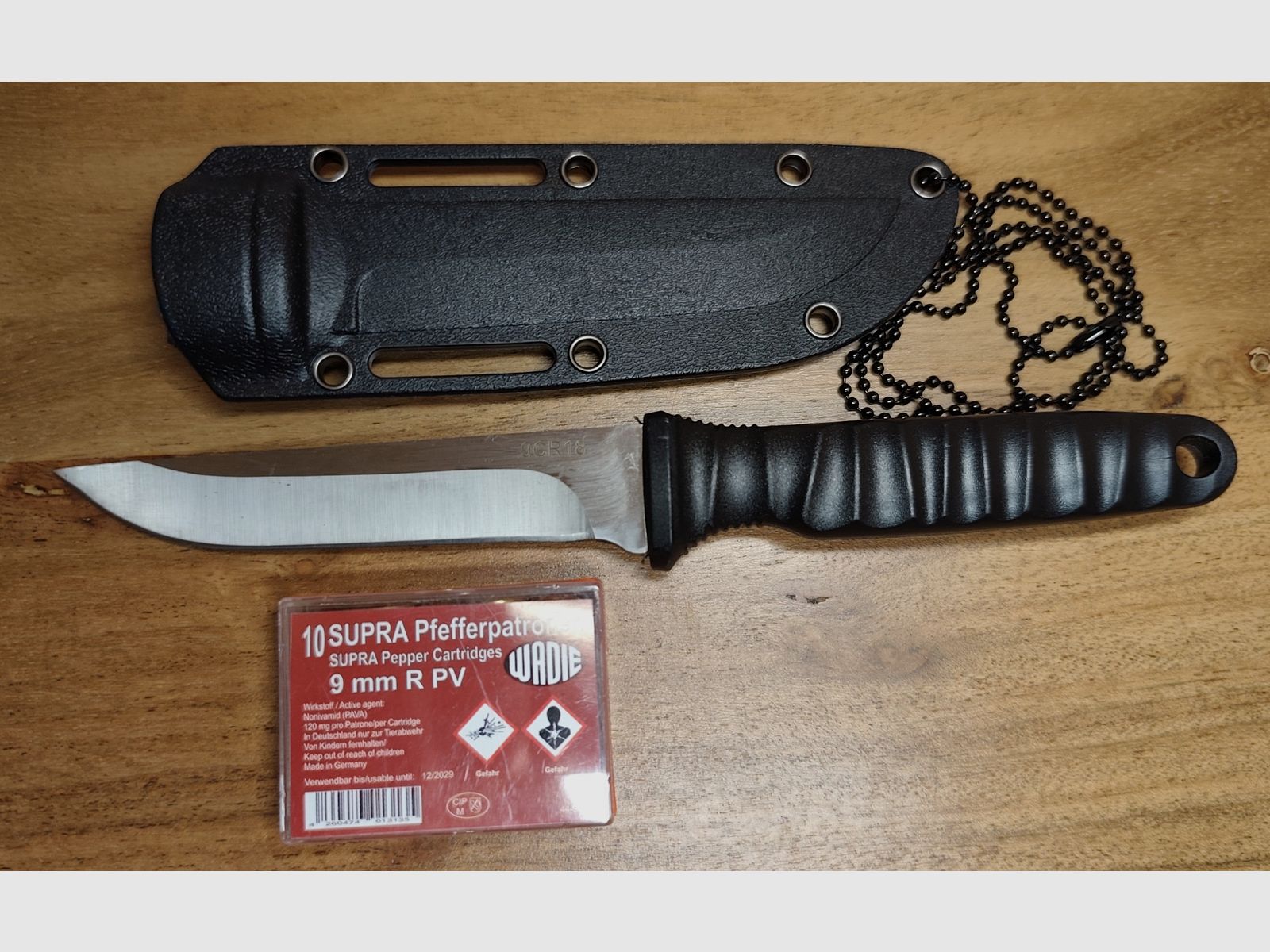 Wadie Supra pepper cartridges 9mm revolver + hunting & fishing knife