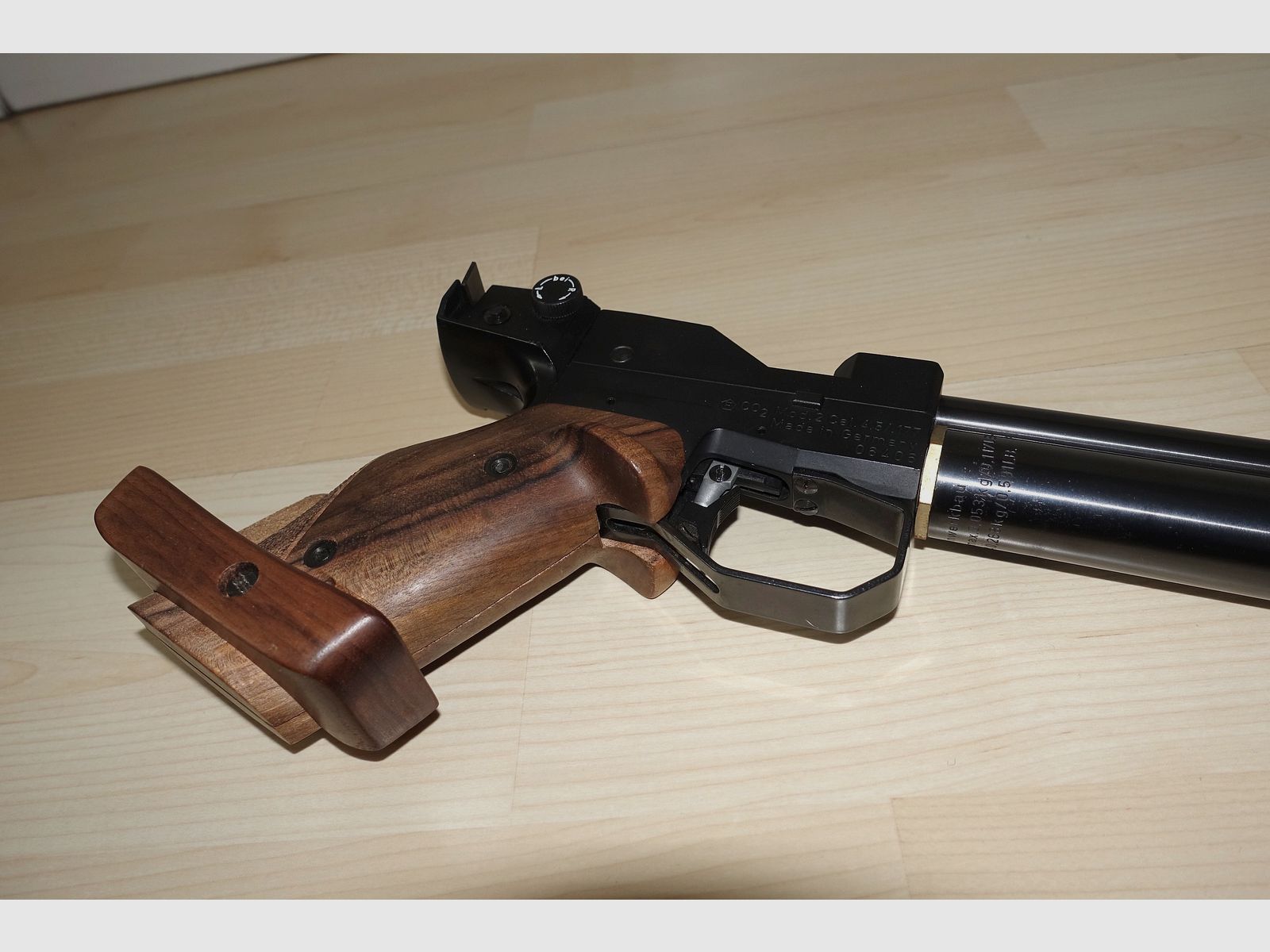 FWB LP2 match pistol in very good condition, 2 cartridges, additional weight, etc.