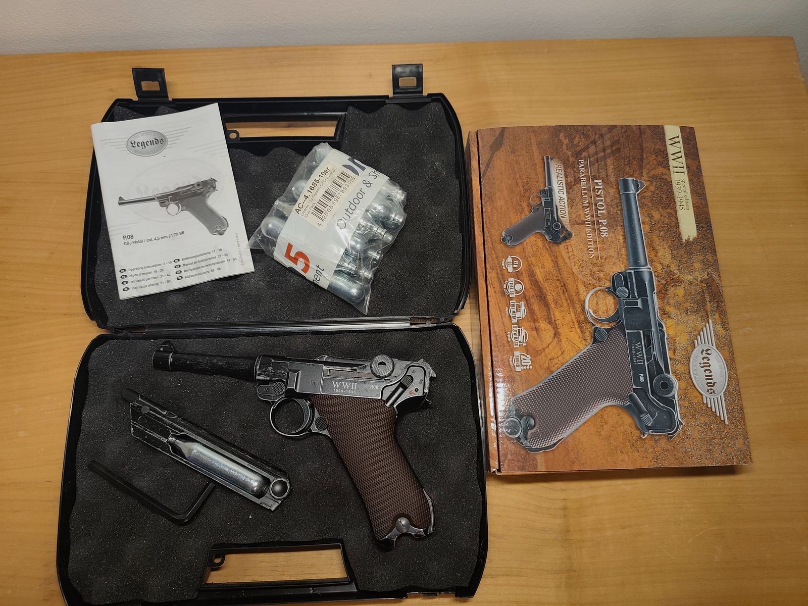 Umarex Legends P08 WWII Special Edition - pistola CO2 de 4,5 mm con balines de acero y blowback (P18), imagen 1 de 6