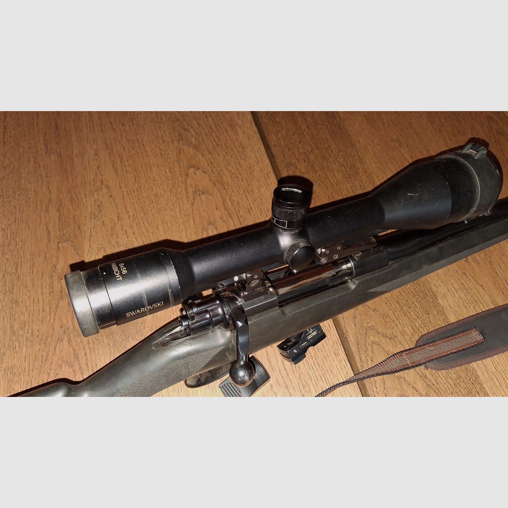 Mauser 98 „Forest“ in calibro 9,3x62 – pacchetto completo (Swarovski 8x56 + Docter Sight)