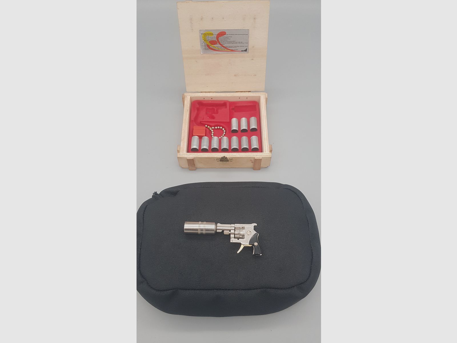 Mini kleinste Automatik  Xythos Pistole Knallkapseln  2 mm  Pinfire  Stiftfeuer PTB 82