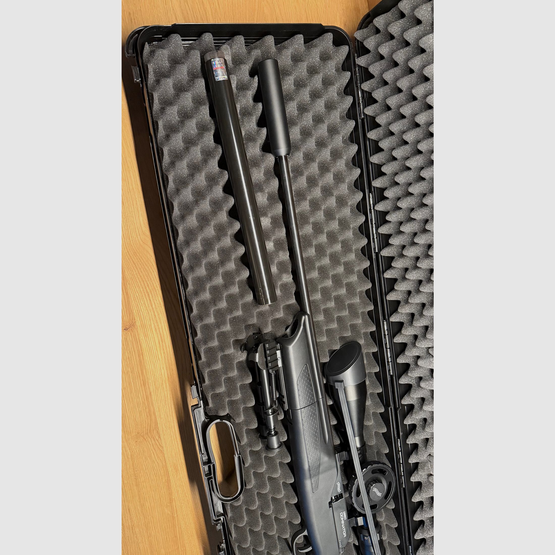 Pressluftgewehr Walther 1250 Dominator FT stock in plastica, scope 8-32x56, suppressor e bipiede calibro 4,5 mm incl. accessori !!!