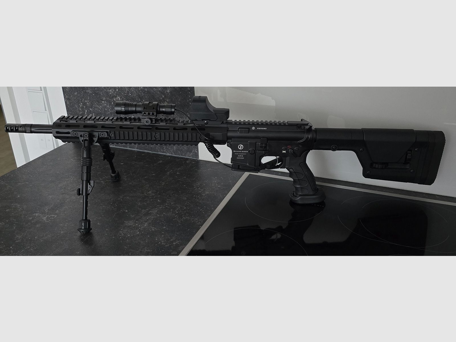Schmeisser AR 15 DMR 18 pollici calibro .223 con Red Dot Sight Holosun NUOVO