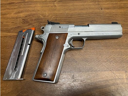 Rzadka broń Coonan .357 Mag. z możliwością strzelania nabojami kal. .38 Spec.