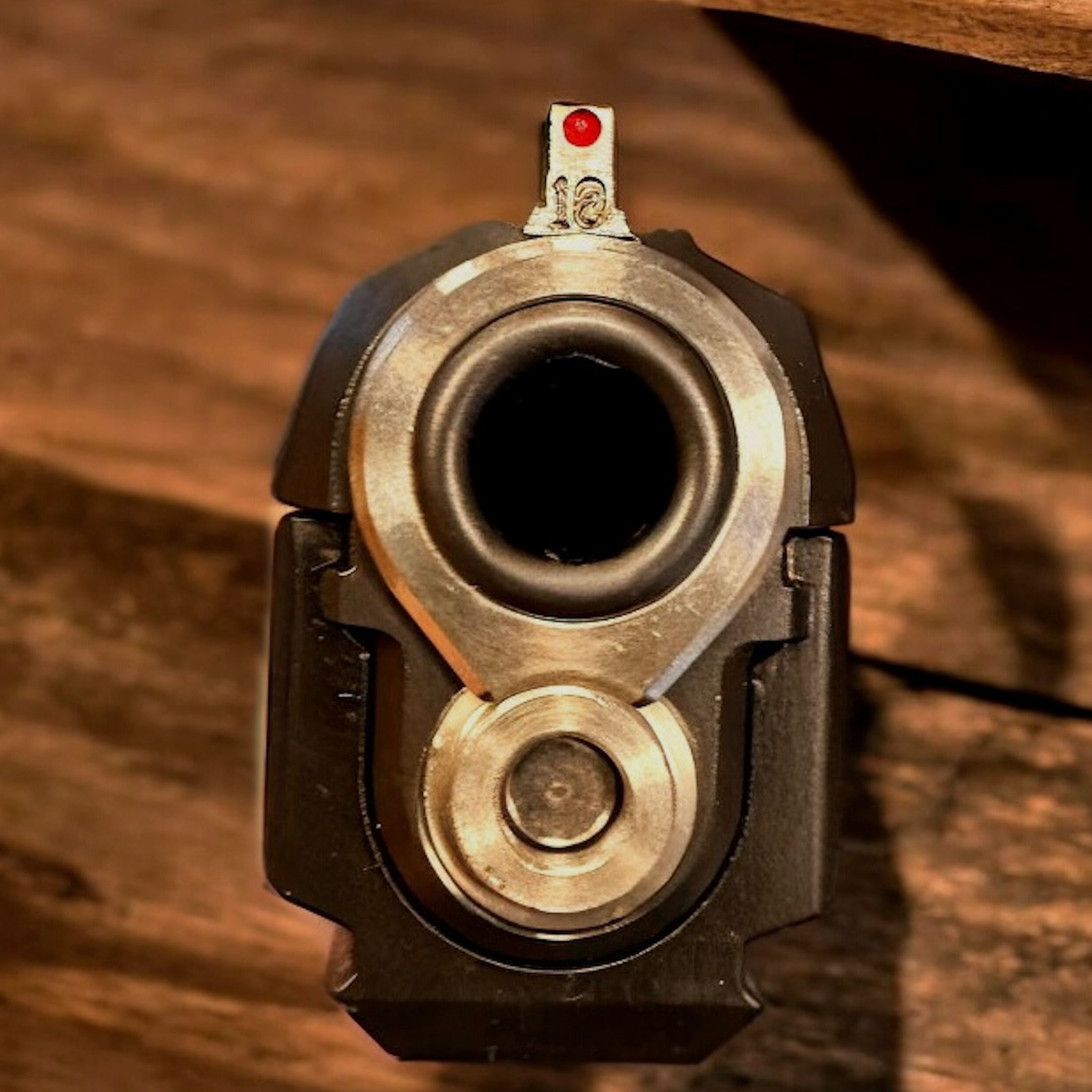 <CZ Shadow 2 z czarnym pierścieniem lufy>