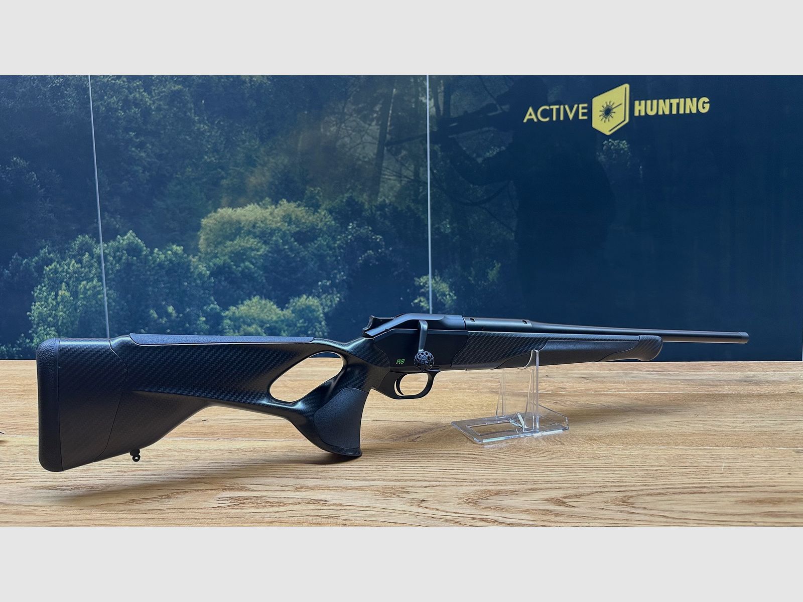 Blaser R8 Ultimate Carbon / Green R8 Logo / Fore-end Carbonized / M15x1 / Caliber of choice