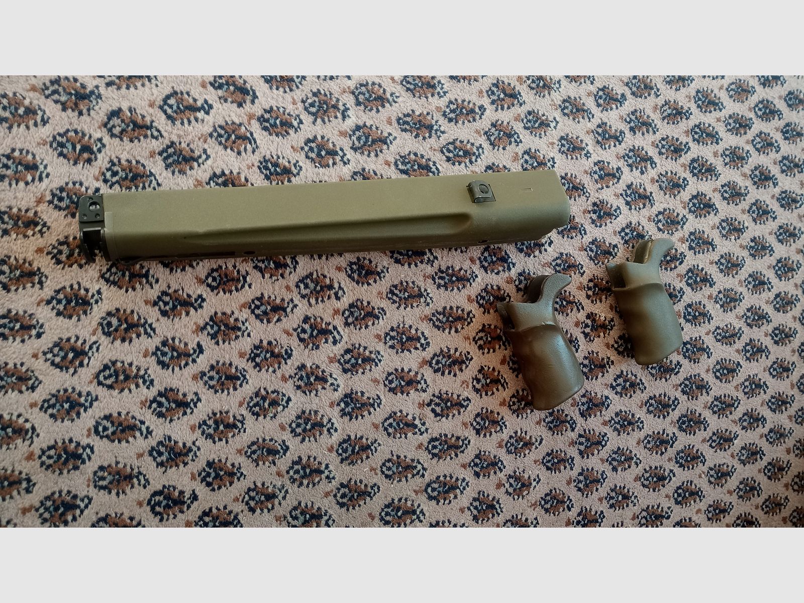 G3 Pistolengriff tiefes speckiges Oliv-Grün / stilistisch perfekt für Holz Handschutz // Polymer Griff