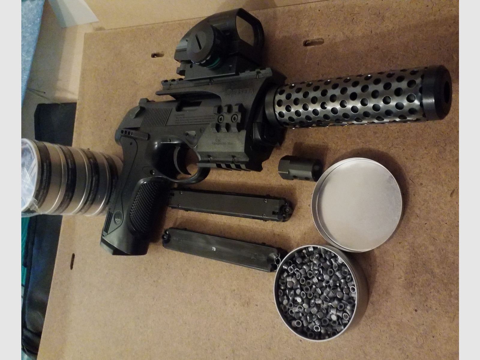 Vends Beretta PX 4 Storm 4,5mm CO2 140 m/s Diablo avec 2 chargeurs et munitions