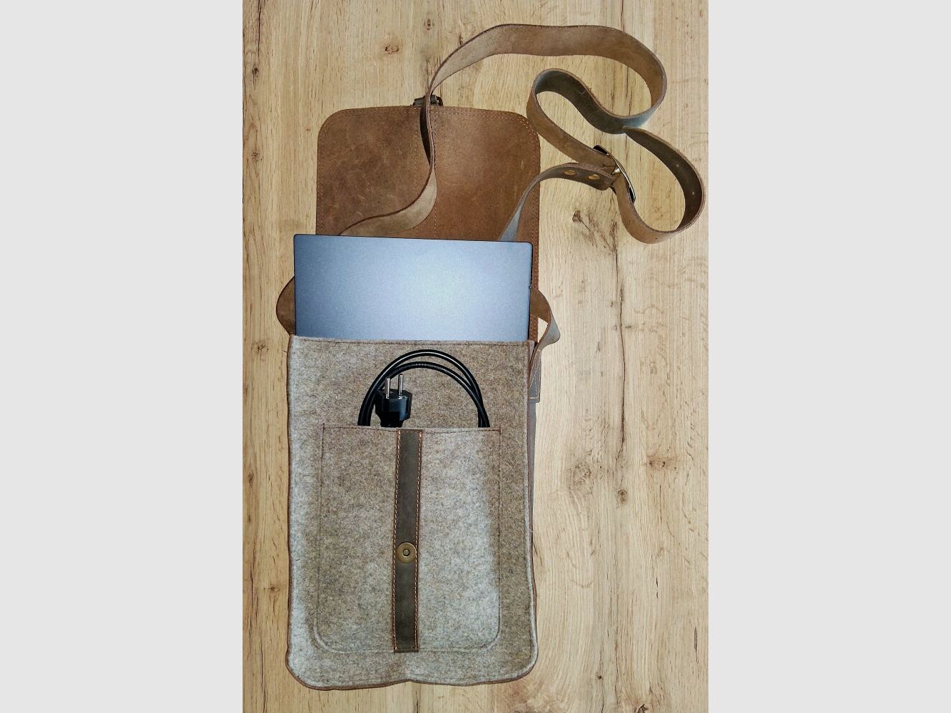 AKAH Messenger Tasche