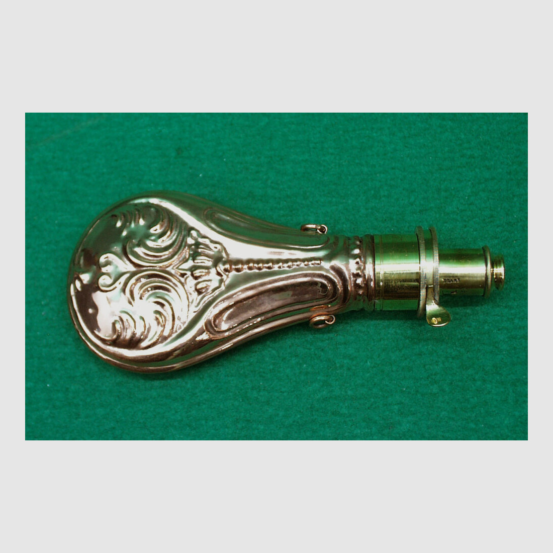 Indien	 Pulverflasche, Kupfer (Muschel)