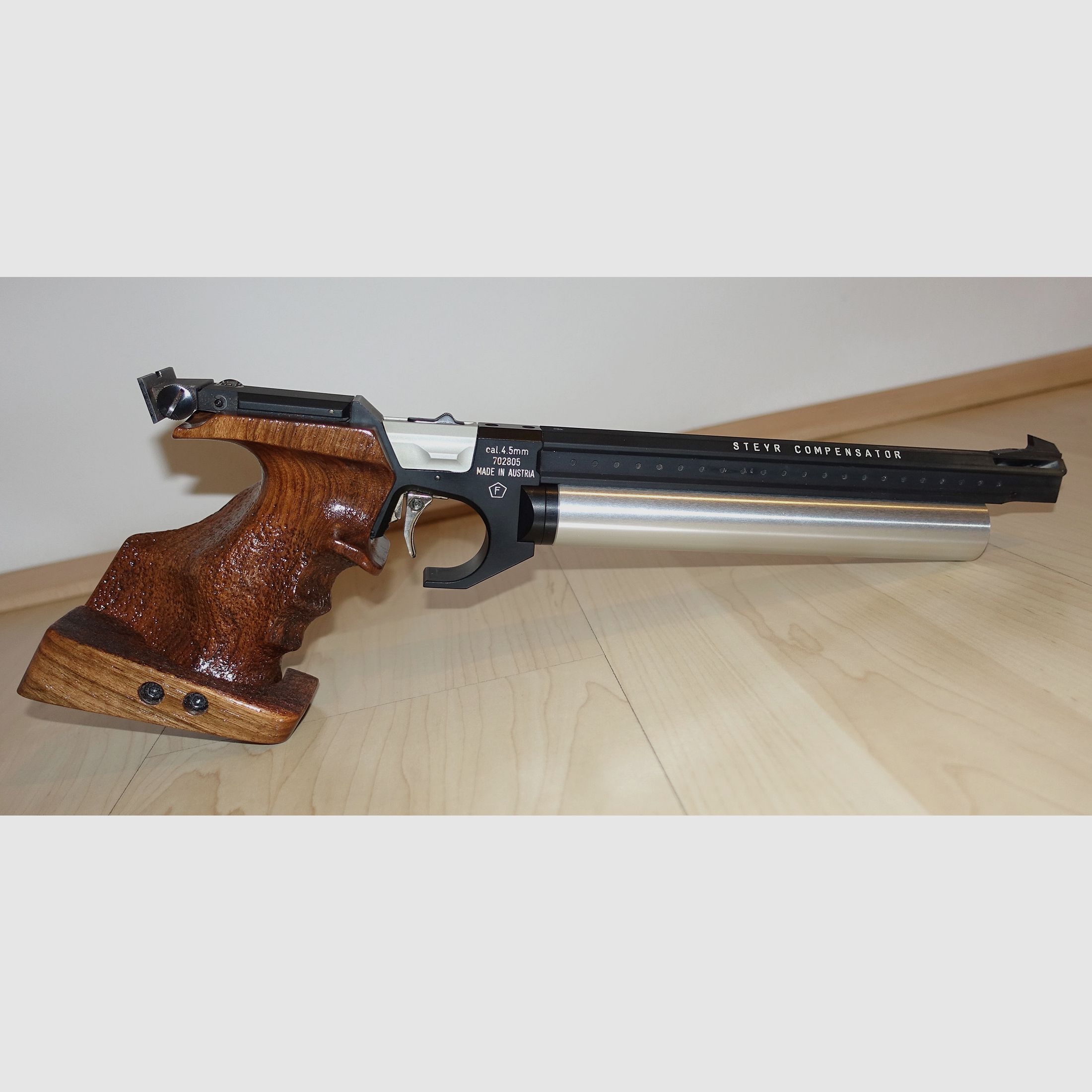 TOP Pressluft Matchpistole Steyr LP mit neuer Kartusche + Zubehör