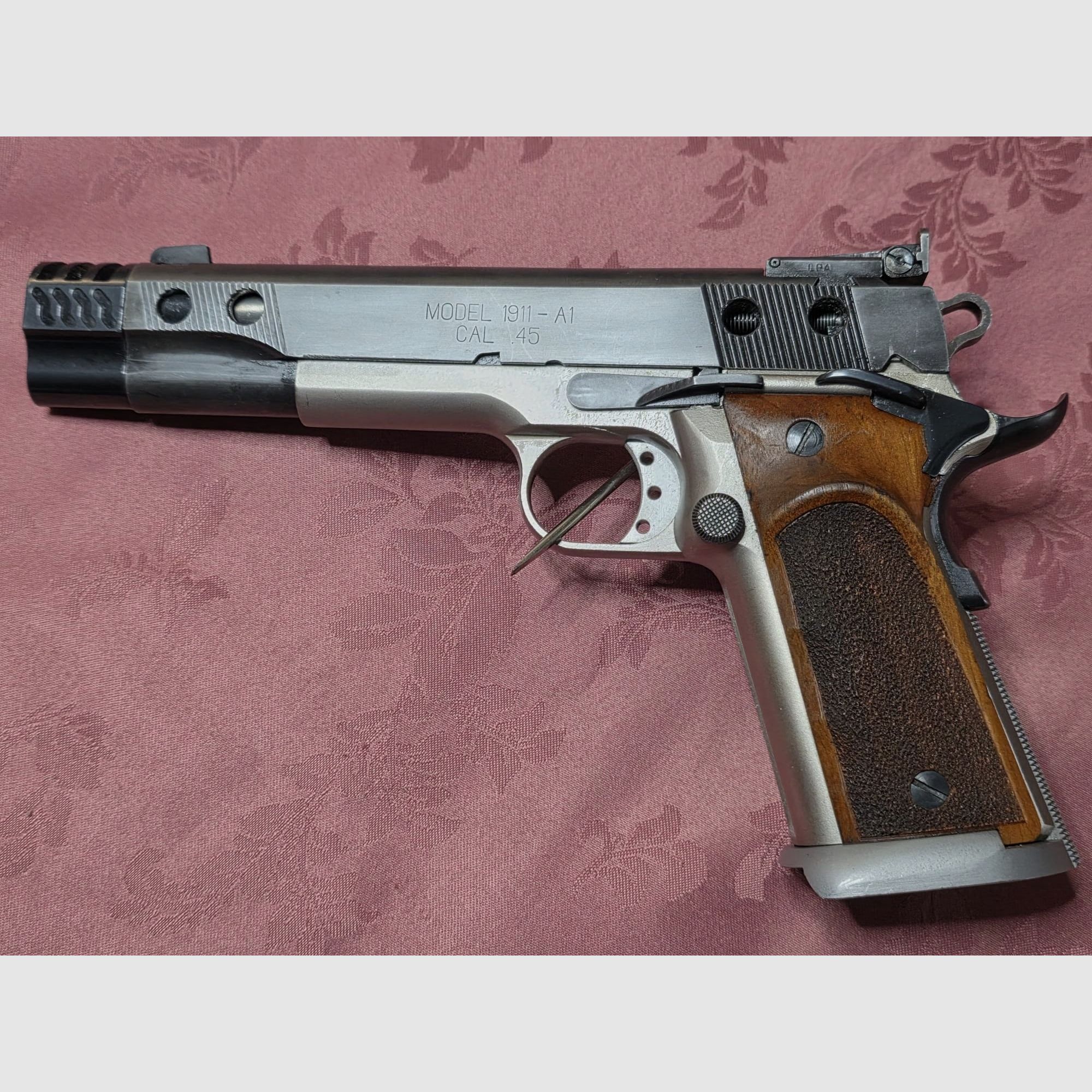 Pistola 45.ACP Duotone Para Ordnance/Springfiled con 2 cargadores y empuñaduras intercambiables