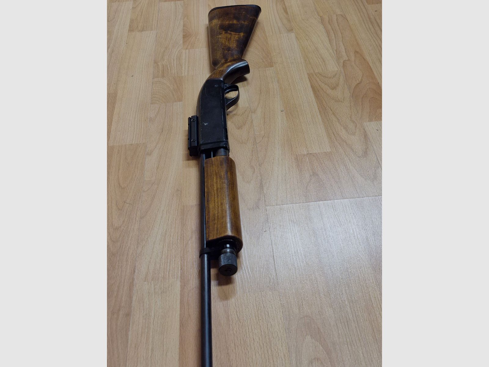 Crosman 622 Pell Clip Repeater 5,5mm .22 CO2 Vorderschaftrepetierer