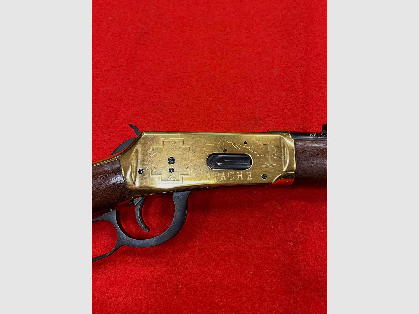 WINCHESTER MODÈLE 94 APACHE COMMÉMORATIF 1974 CALIBRE 30-30 WINCHESTER, image 3 sur 4