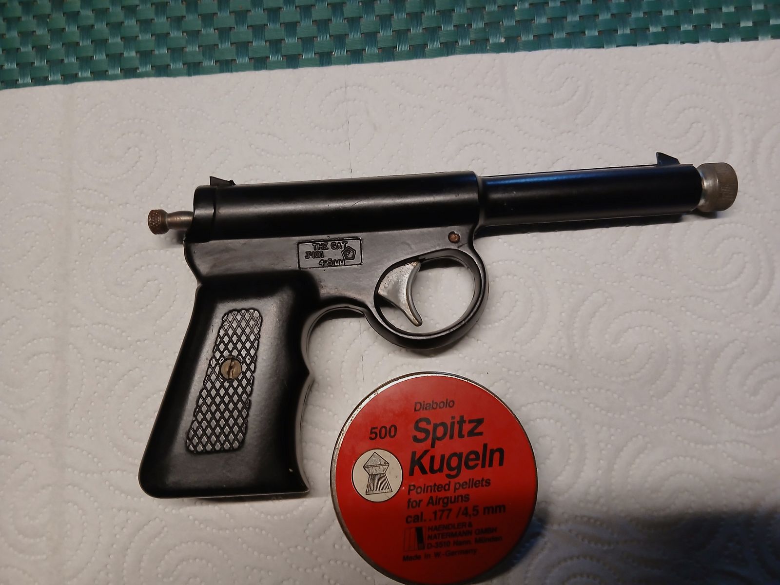 TJ Harrington “The Gat Red Box” .177 Pop-Out-Pistole.