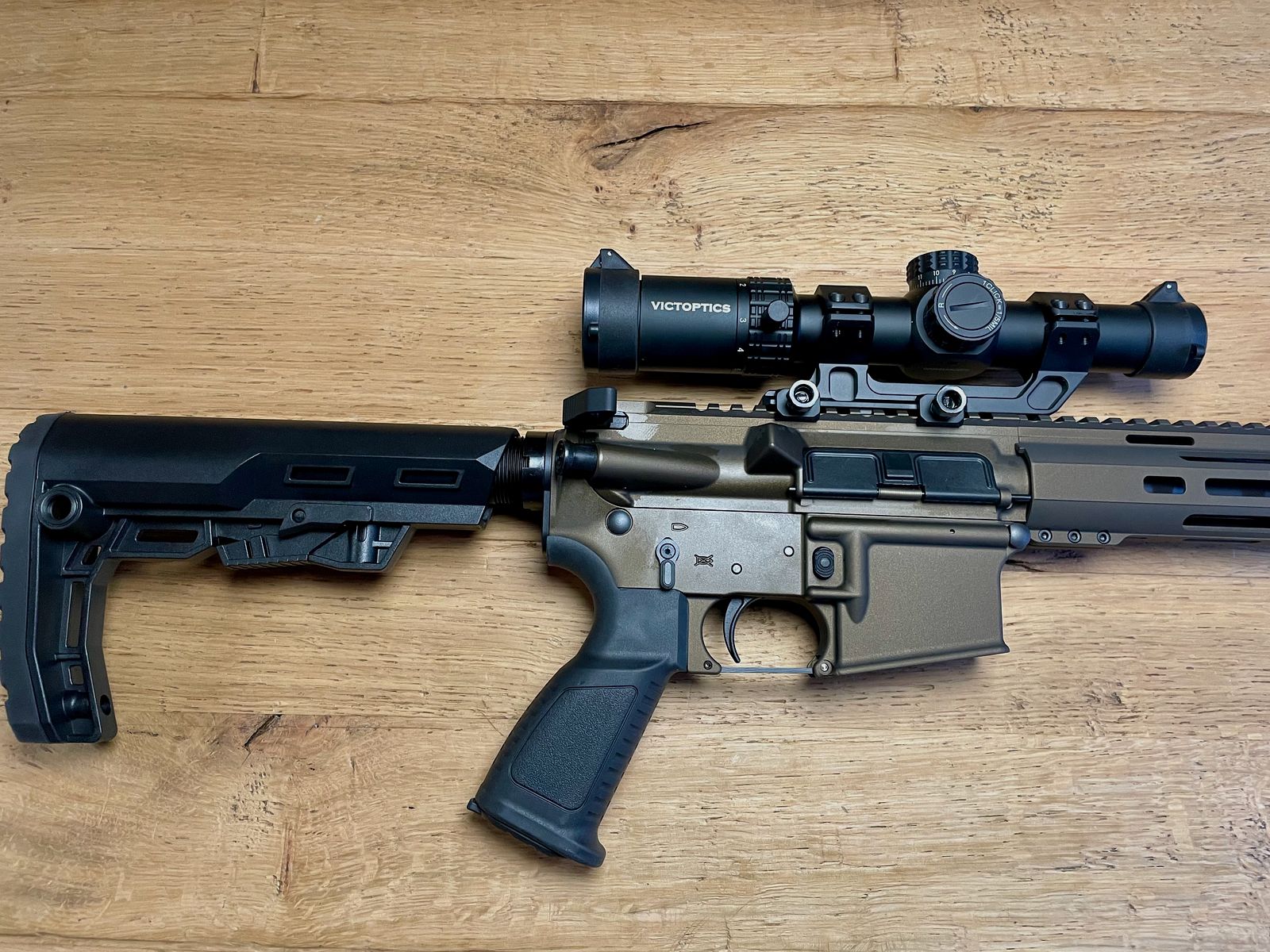 Neu! Messerschmitt AR 15 .223 Rem - 14,5" in Bronze mit ZF 1-6x24 Red Dot Funktion