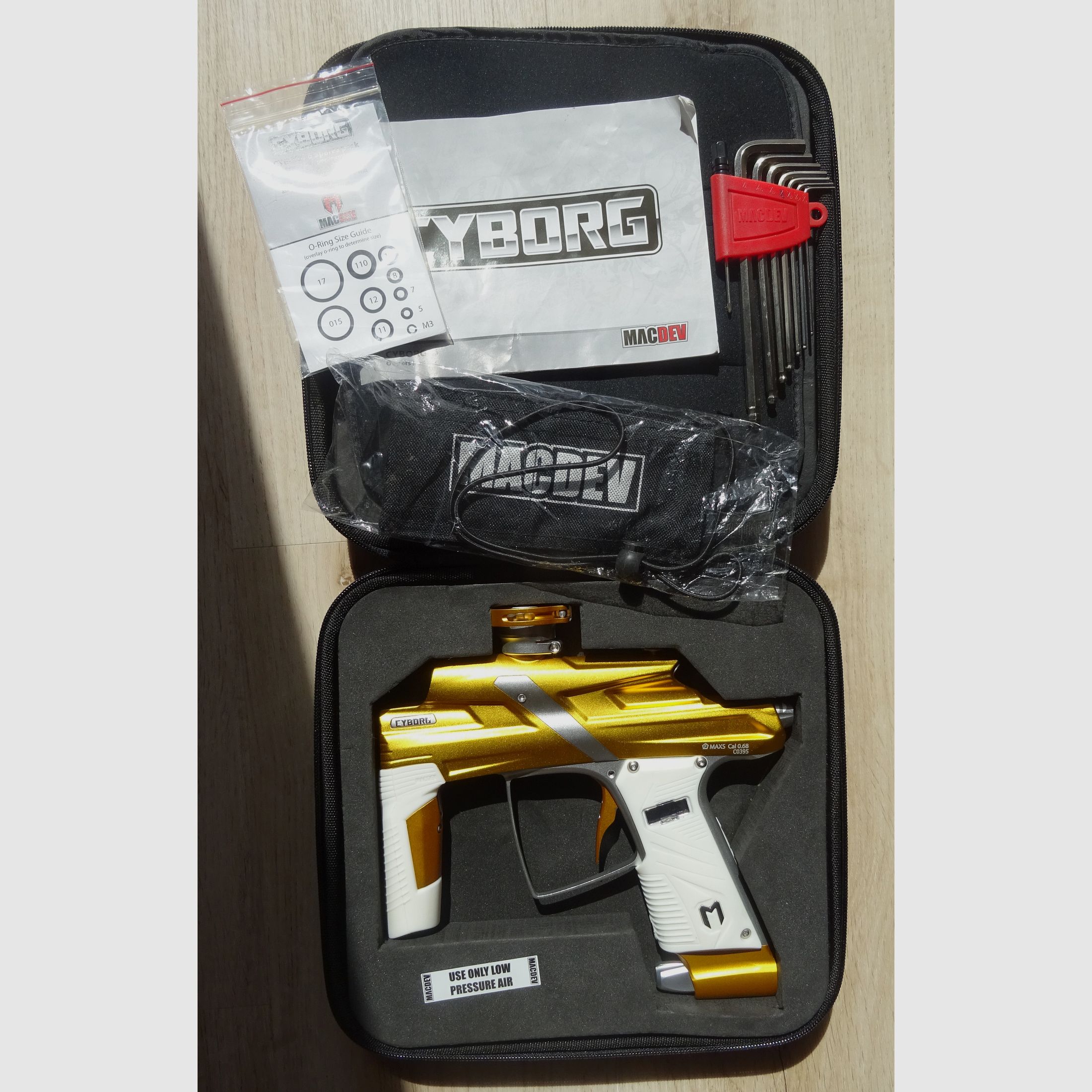 MacDev Cyborg 6 Gold – Silver – White (collector's item)