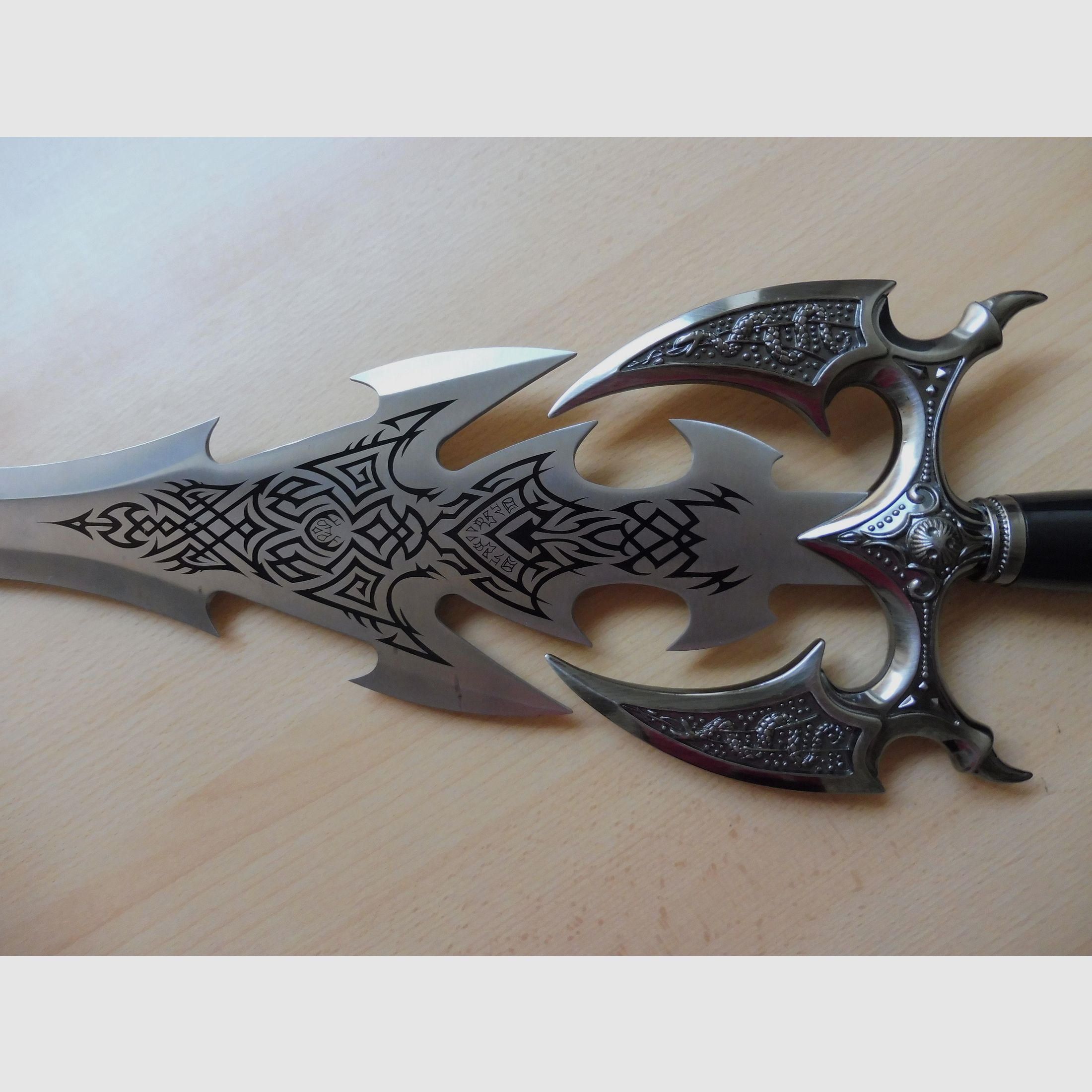 Spada dell'Oscurità" / "Sword of Darkness" replica? Artista fantasy Kit Rae Kilgorin / "La storia delle spade degli Antichi"?