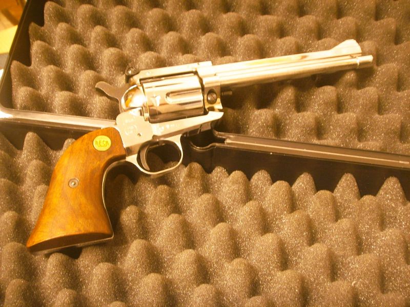 Reck SA .45 Magnum Revolver Chrom m. Holzgriffschalen, ungeschossen