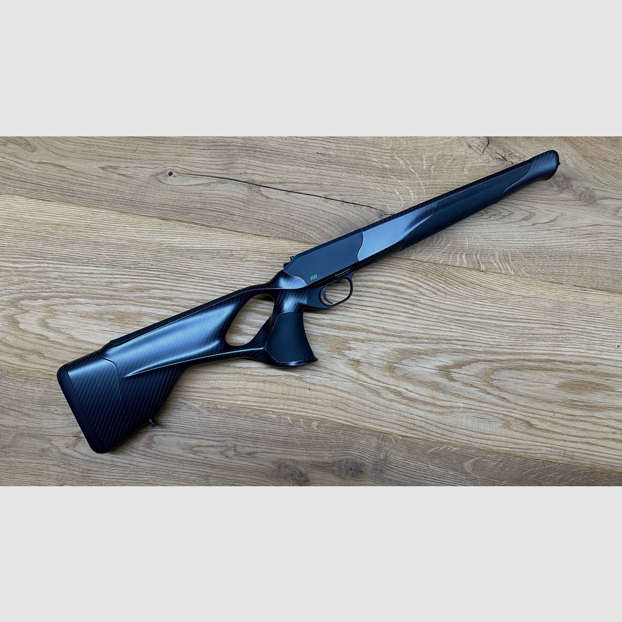 Blaser R8 Ultimate Carbon crosse avec boîtier/système // Logo R8 vert // Avant de crosse en carbone