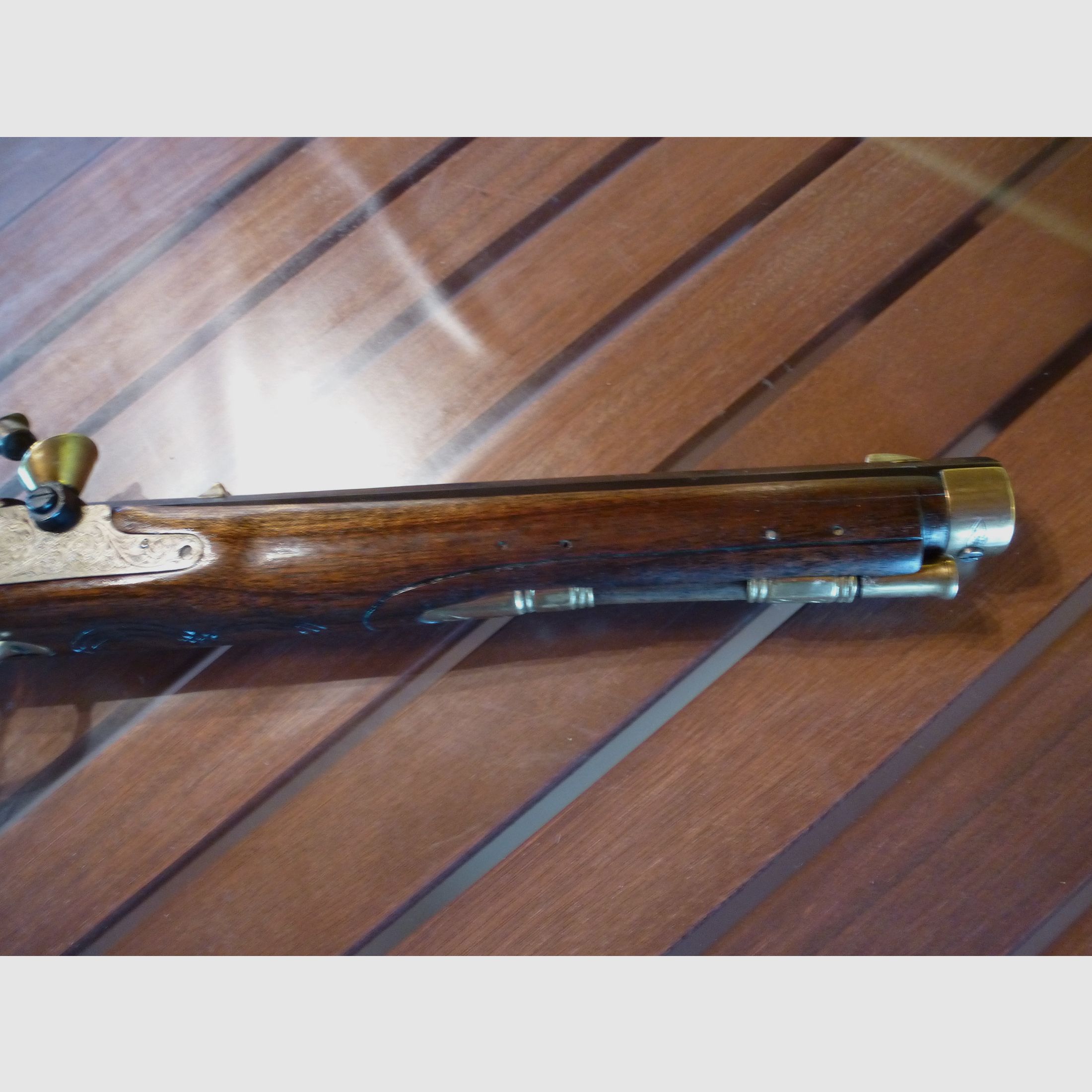 Bounty pistol percussion by Petersoli