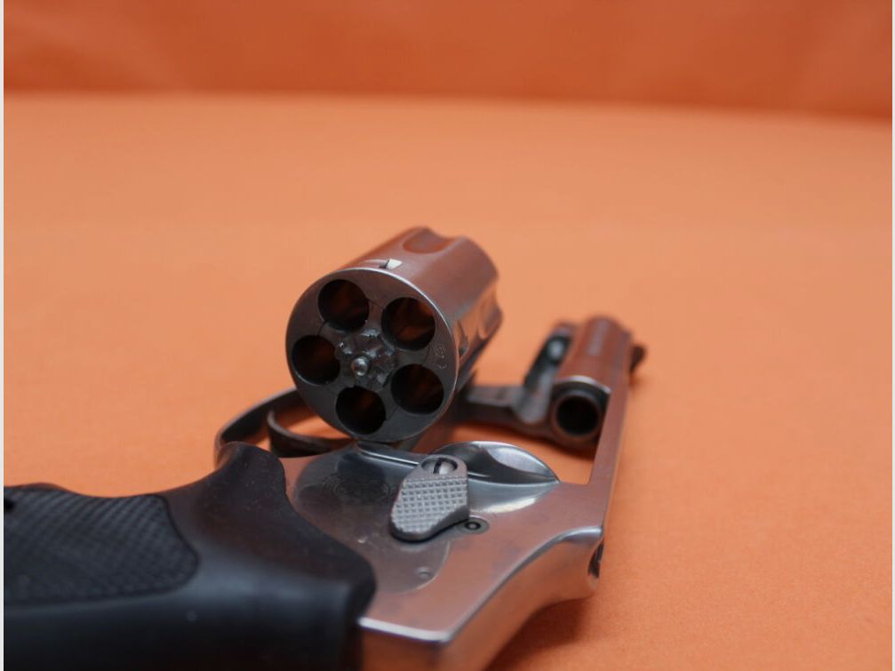 Smith & Wesson Revolver .357Magnum Smith&Wesson/ S&W 640-3 Stainless, 2 1/8" Lauf mit Rampenkorn/ Gummigriff/ DAO