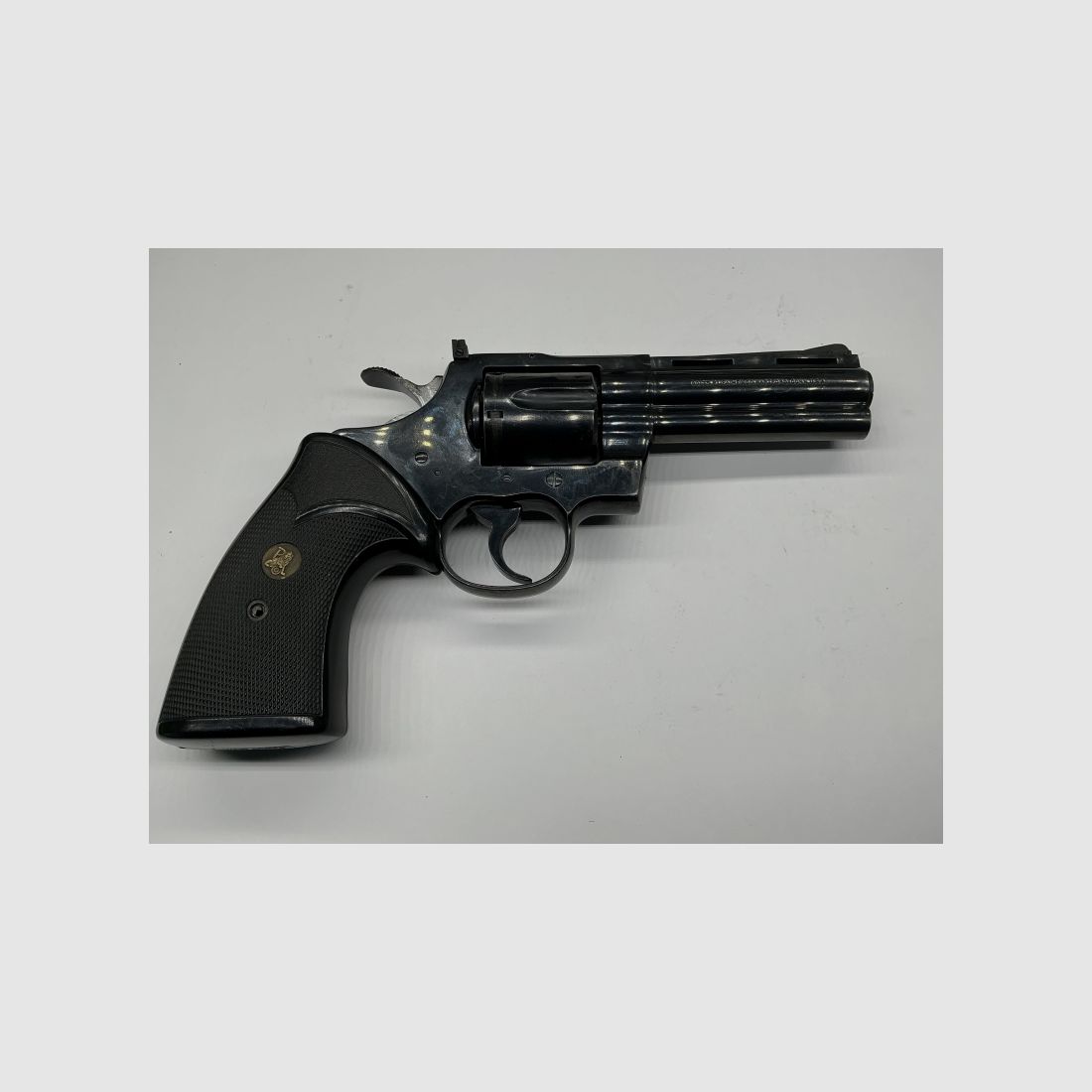GEGEVENS REVOLVER COLT PYTHON 357 MAG. 4 INCH, afbeelding 2 van 3