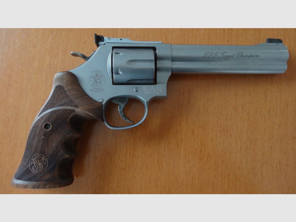 Smith & Wesson 686 Target Champion
