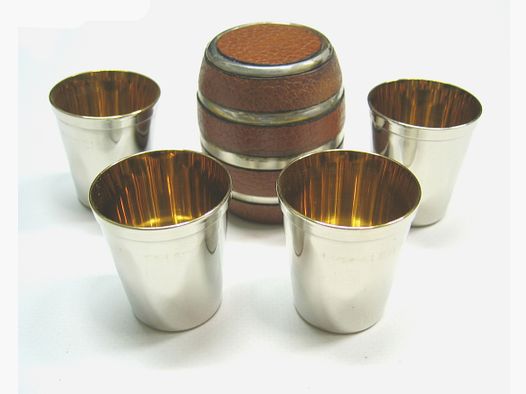 Set 4 Becher in Fass