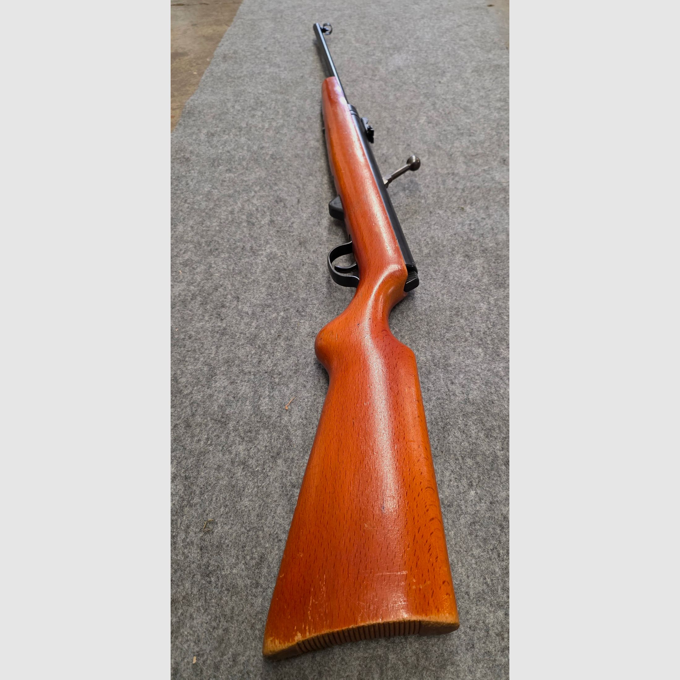 2.) Haenel Mod. 310 con seguro de Bakelita, cargador Kirmes, carabina de aire Cal. 4.4mm