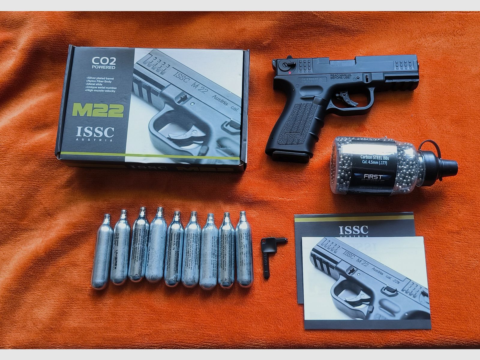 Pistola de CO2 Blow Back ISSC M22 en excelente estado con caja original