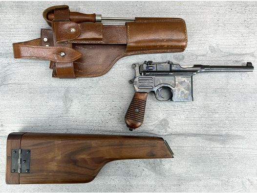Mauser C96 + wooden shoulder stock + leather holster + 1 magazine strip + cleaning rod