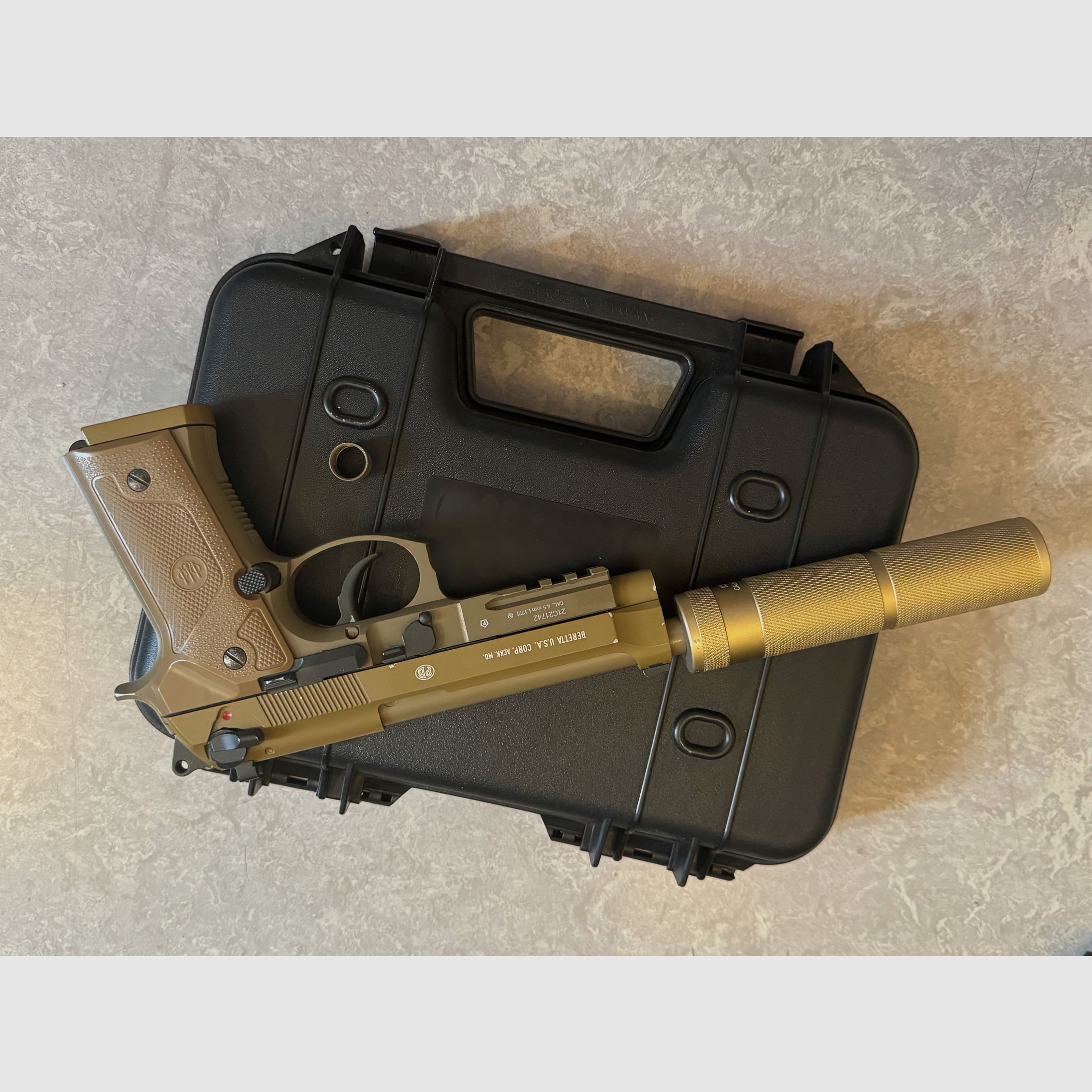 Beretta M9A3 CO2 Luftpistole Kal. 4,5 mm BB FDE Vollmetall inkl. Schalldämpfer-Dummy Und Koffer