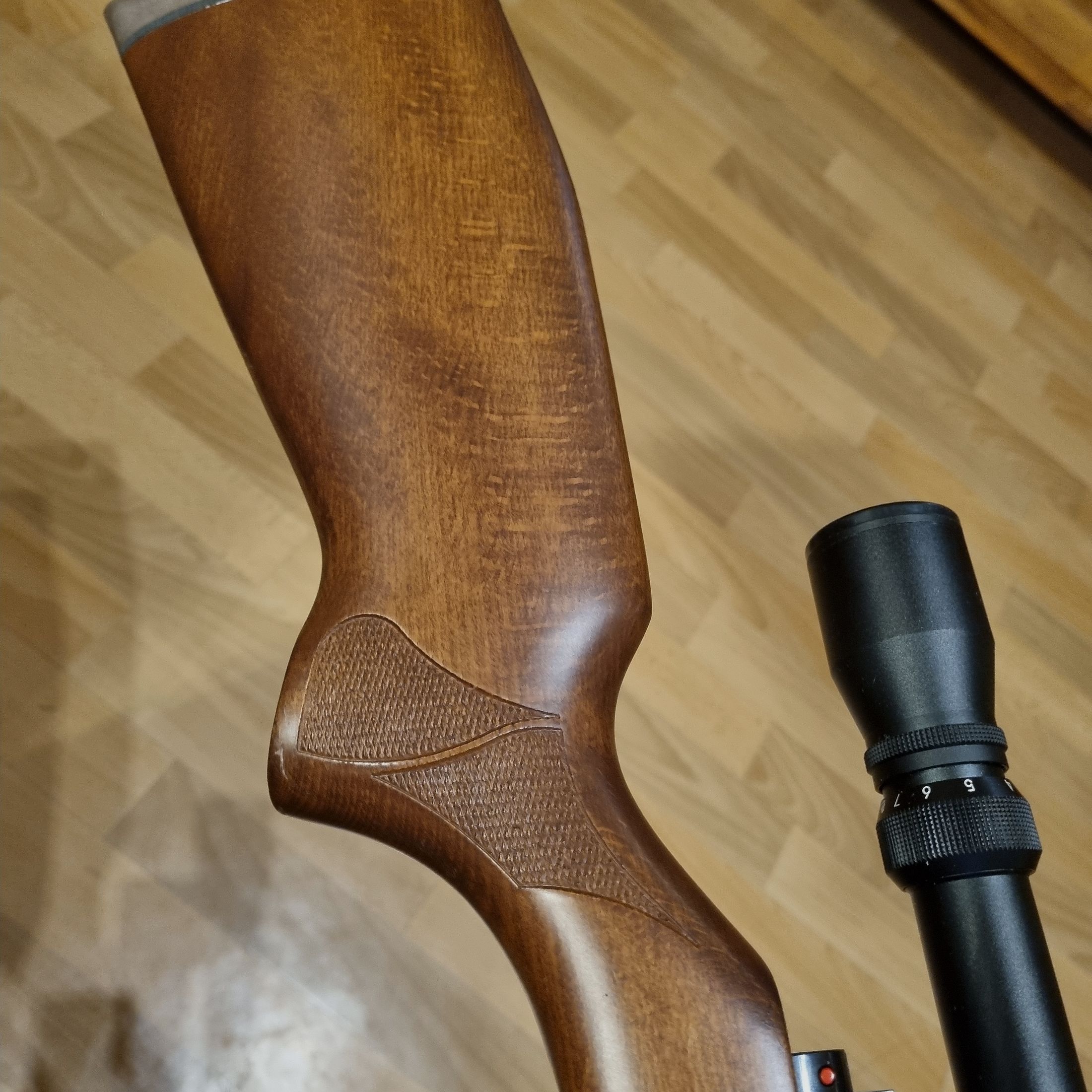 Incenso HW 57, con ottica Röhm 3-9x40, calcio in legno di faggio