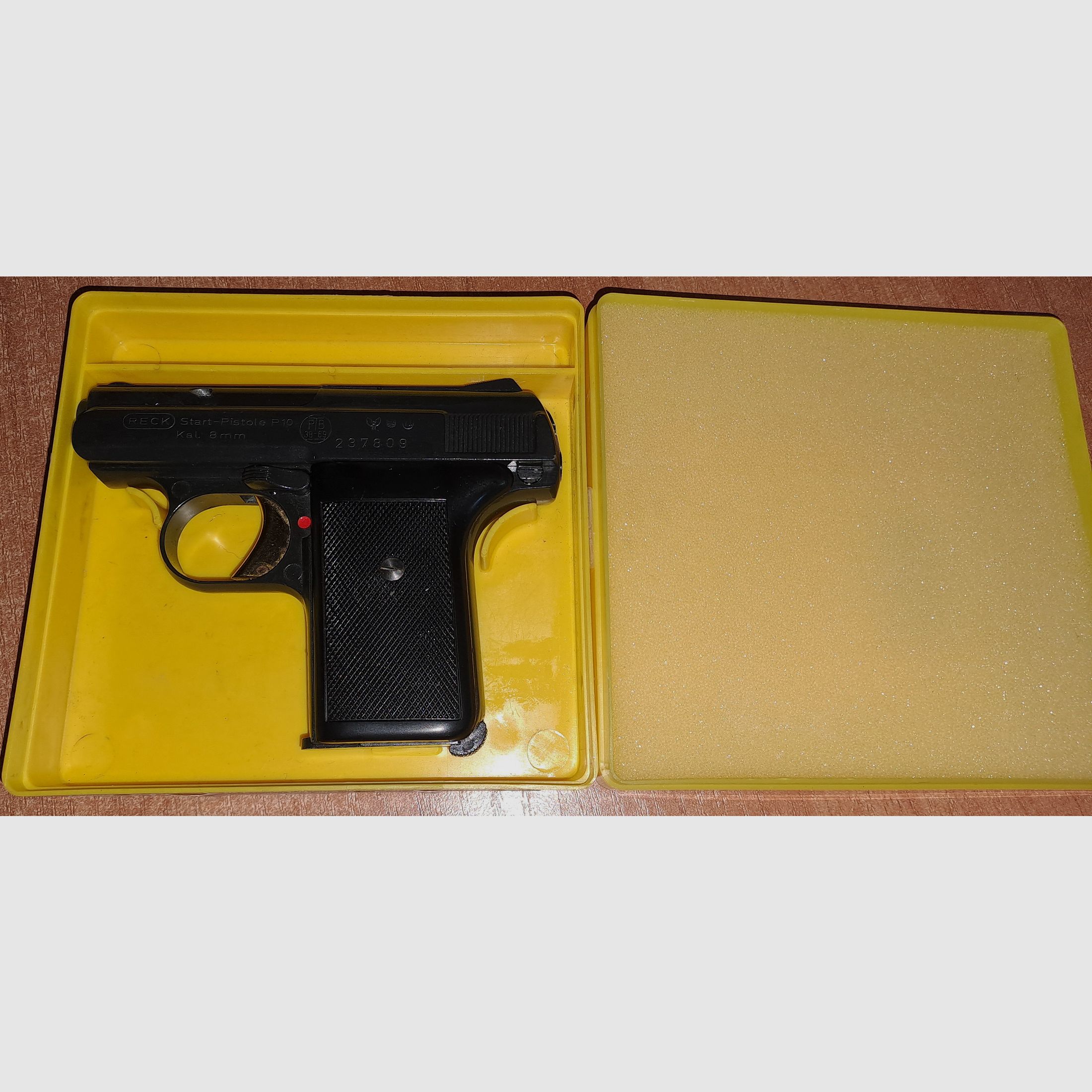 Alte Reck Gaspistole P10 im Kaliber 8 mm Knall/ PTB 38-69 in Verpackung!