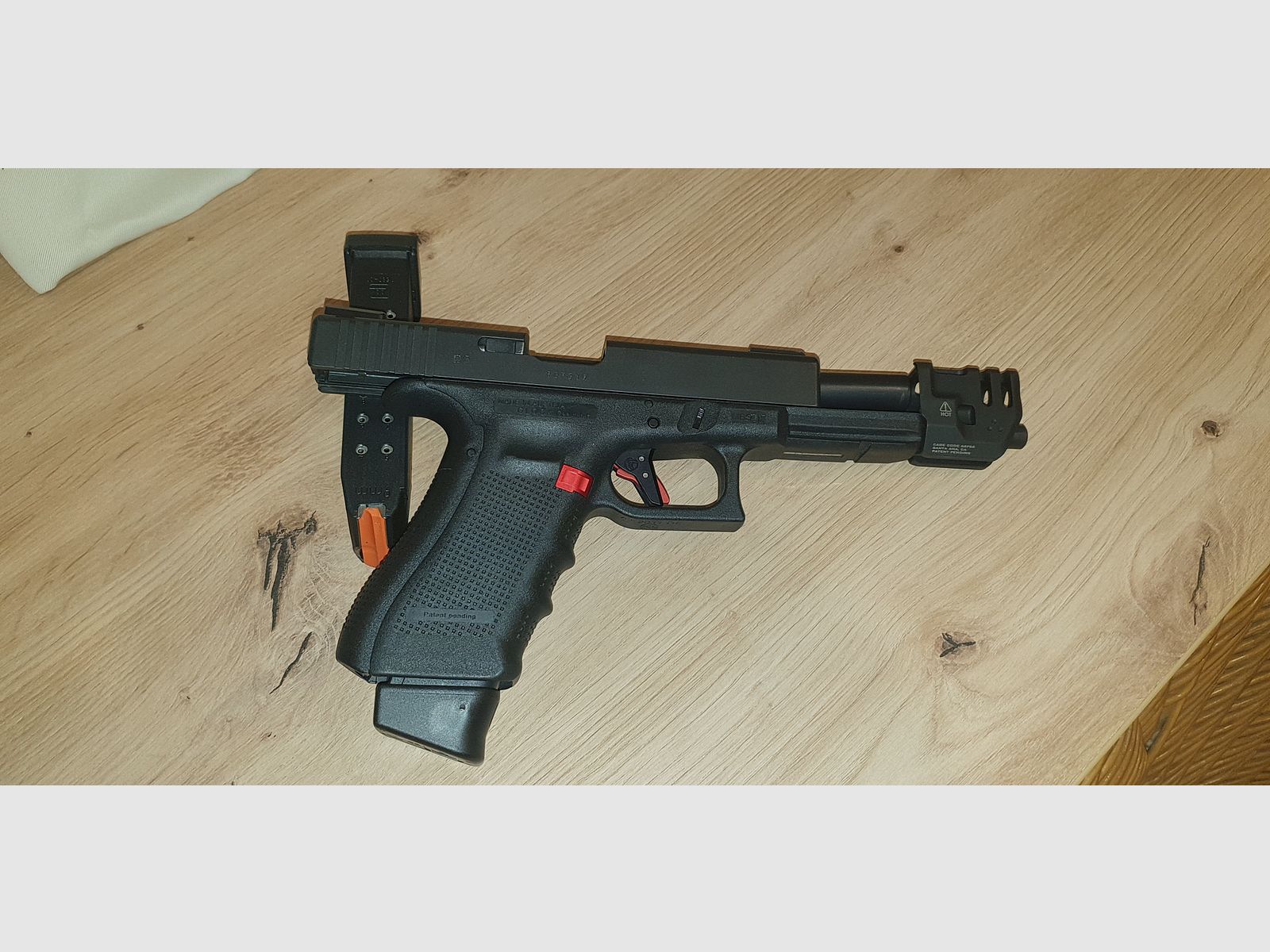 Glock17 Gen.4, avec détente Timney réglable, deux chargeurs et accessoires