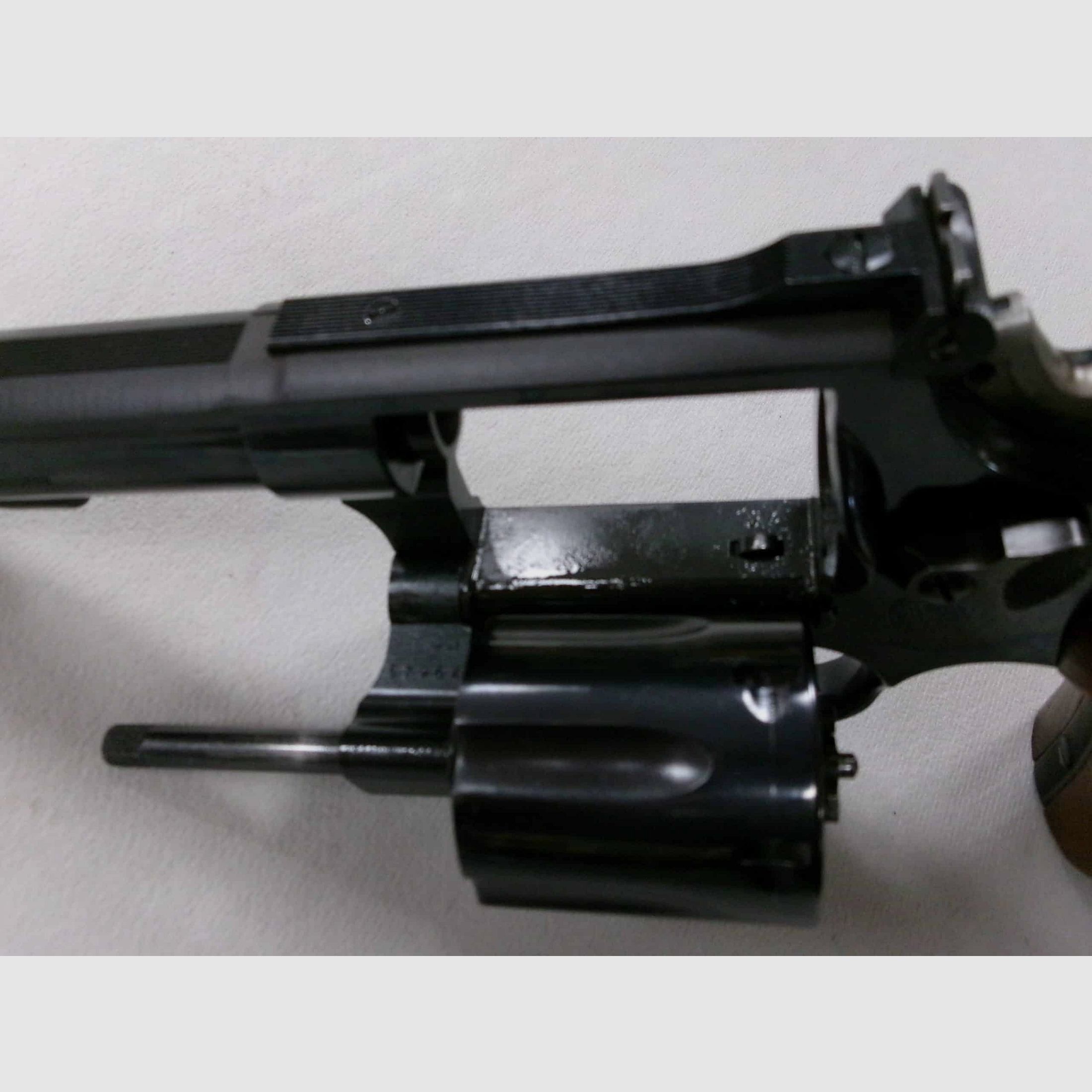 SMITH & WESSON 15-5 Kal. 38 SP. używany, zdjęcie 4 z 6