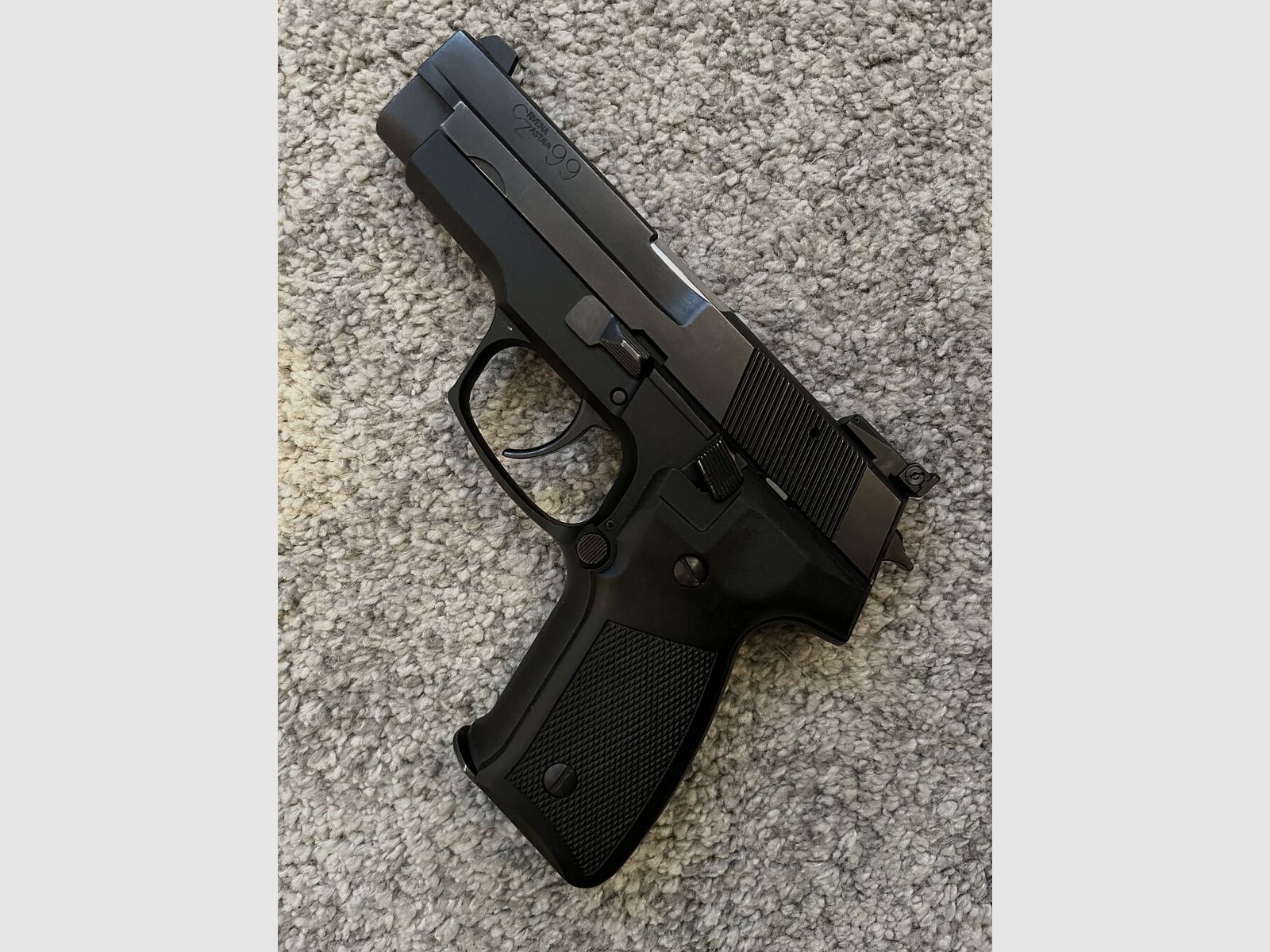 Cz Crevna Zastava/ 99 / Sig Sauer 220