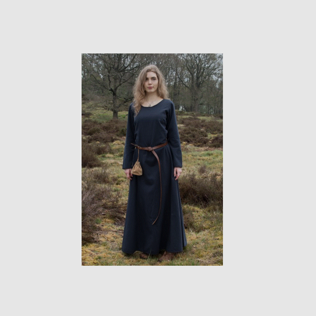 Simple medieval dress Afra made of sturdy canvas, dark blue